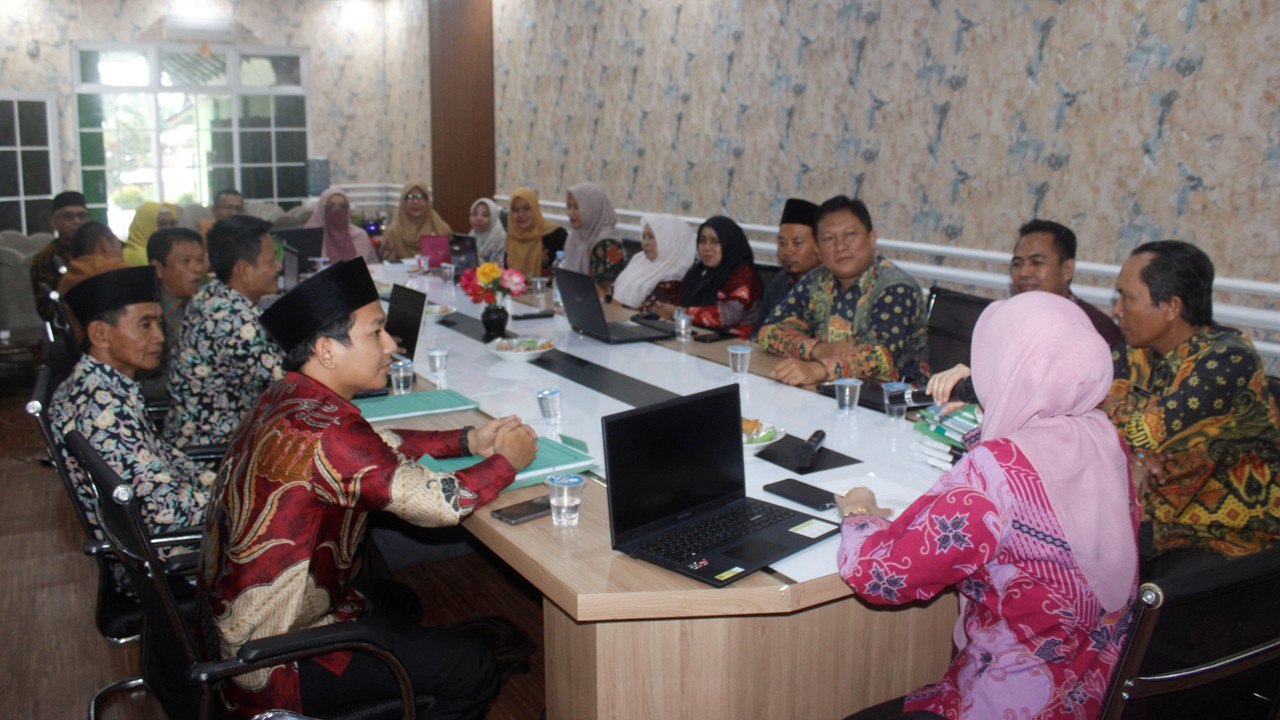 Rapat Penyelesaian LPJ BOP KUA: Dina Noviana Dorong Akuntabilitas Laporan