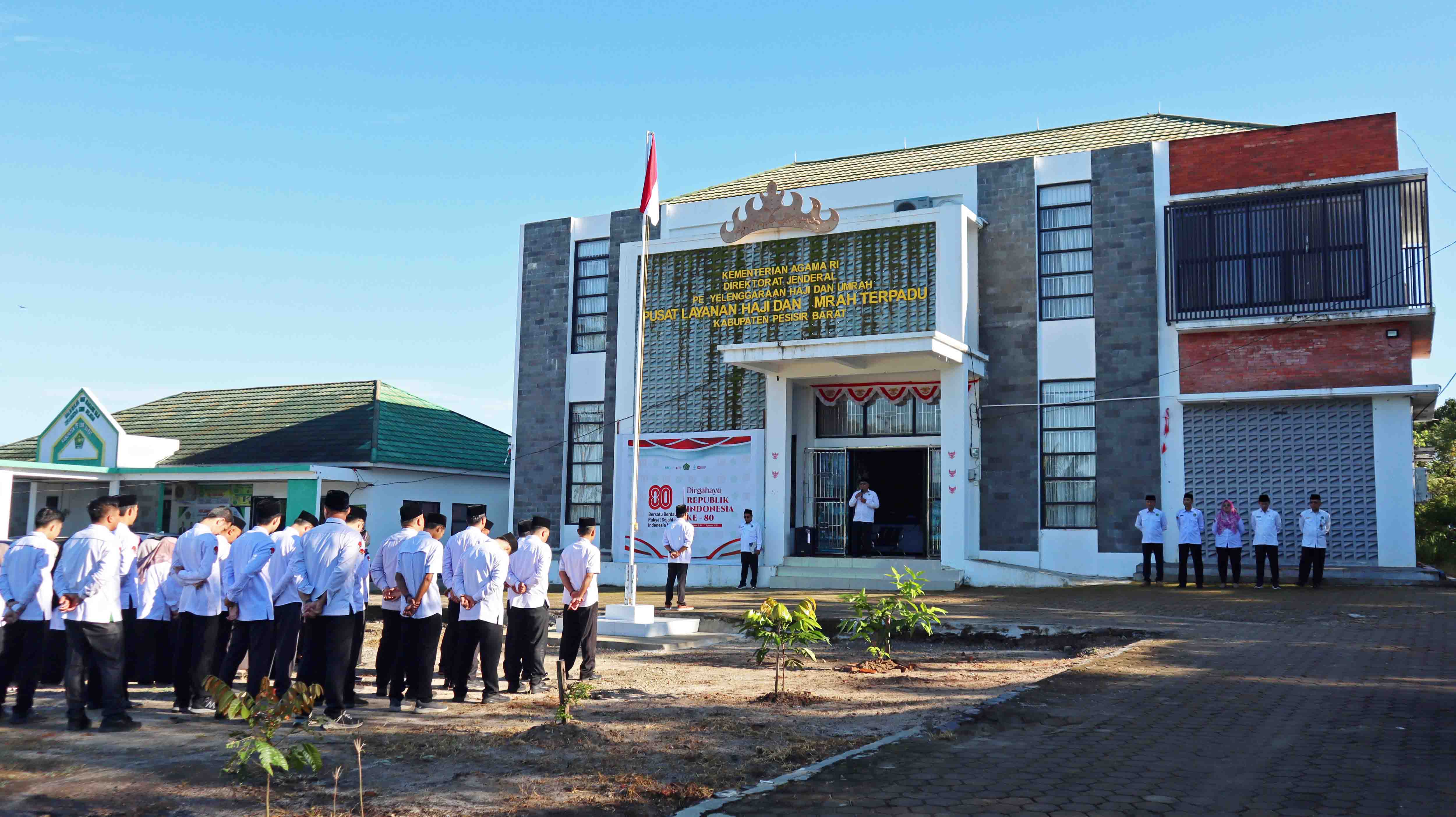 Kemenag Pesisir Barat Gelar Apel Pagi, Plt Kepala Kantor : Jadikan Empati Sebagai Kunci Kerukunan