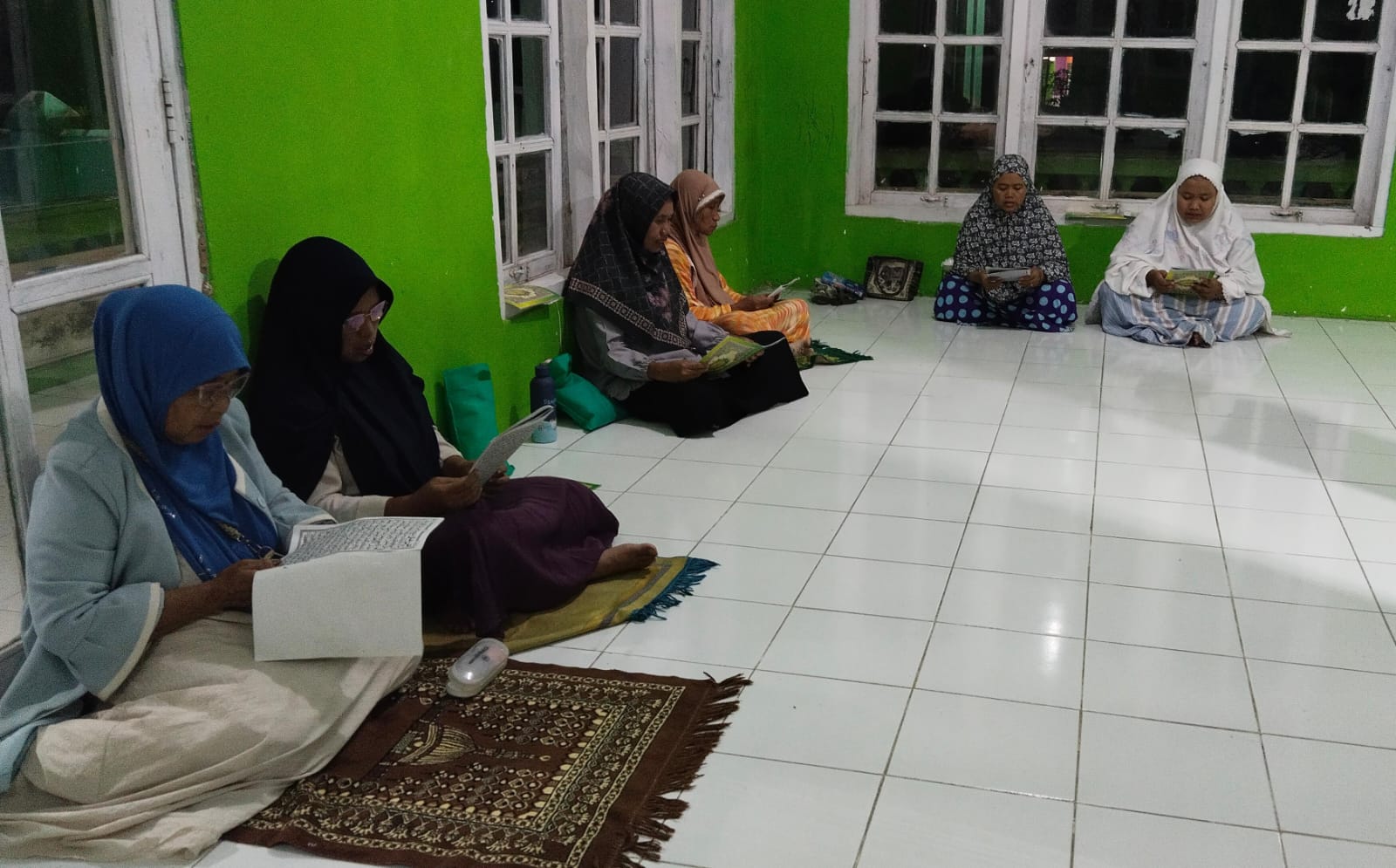 Khataman Al-Qur’an Warnai Kegiatan Majelis Taklim Khatmil Qur'an Nurul Iman di Masjid Darussalam