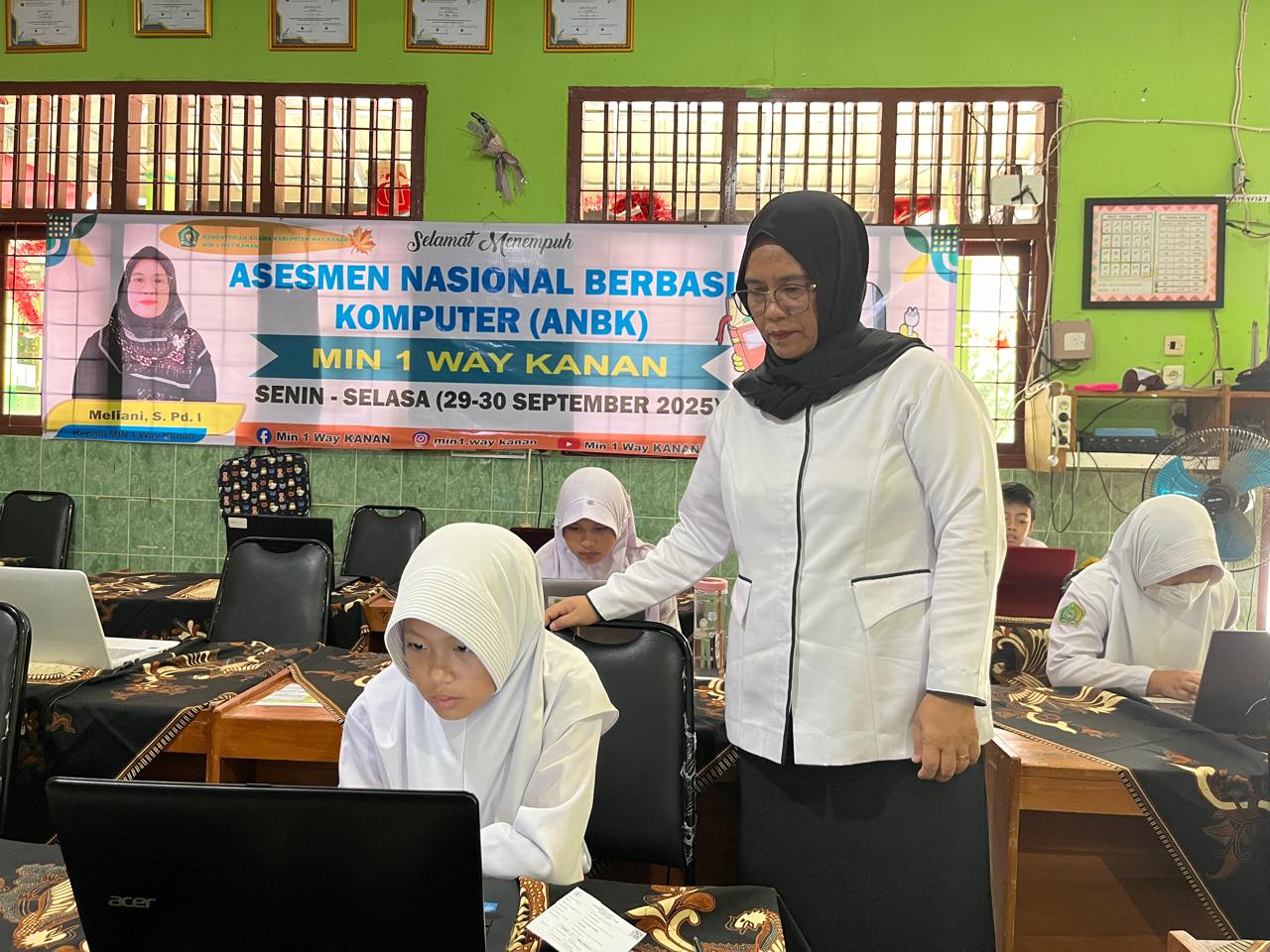 Semangat Hari Kedua ANBK di MIN 1 Way Kanan