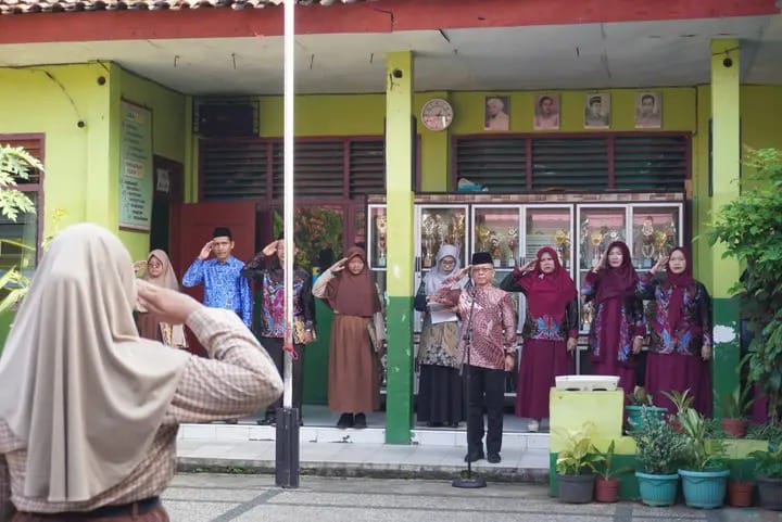 MIN 1 Bandar Lampung Gelar Upacara Kesaktian Pancasila : "Pancasila Pererat Bangsa Menuju Indonesia Raya"