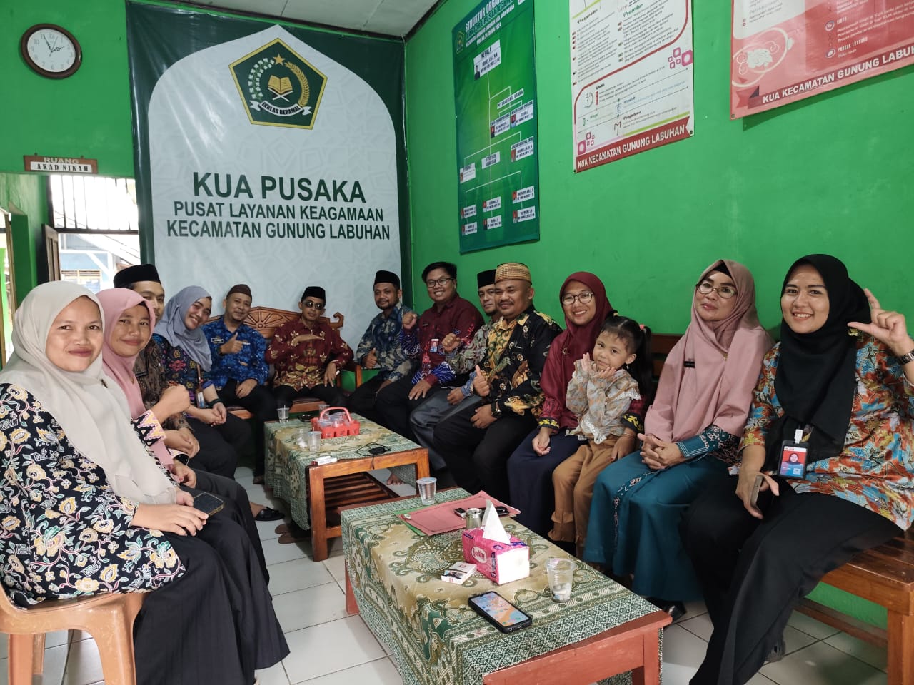 Kasi Bimas Kemenag Way Kanan Monev dan Tinjau Aset di KUA Gunung Labuhan.
