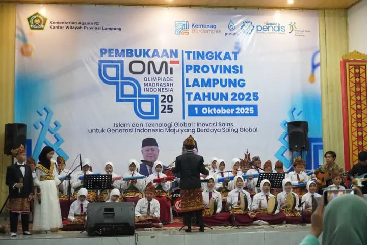 MIN 1 Bandar Lampung Tampil Pada Pembukaan Olimpiade Madrasah Indonesia Tingkat Provinsi Lampung Tahun 2025