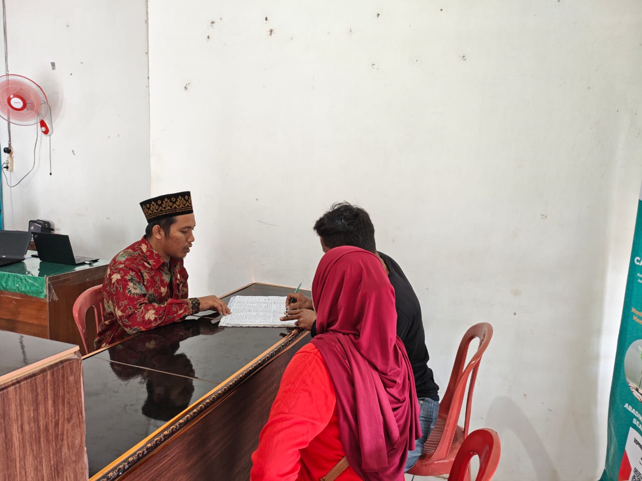 KUA Negara Batin terima konsultasi terkait pernikahan dari warga kampung Purwa Negara