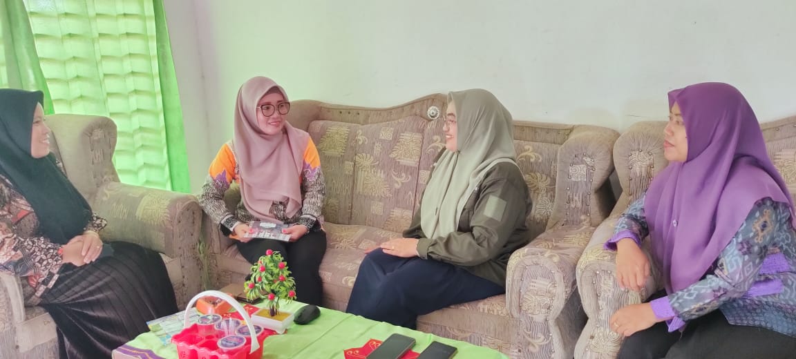 Kolaborasi Harmonis: Kasi Kesra Kecamatan Negara Batin dan Penyuluh Agama Islam KUA Negara Batin Bersinergi terkait TP PKK