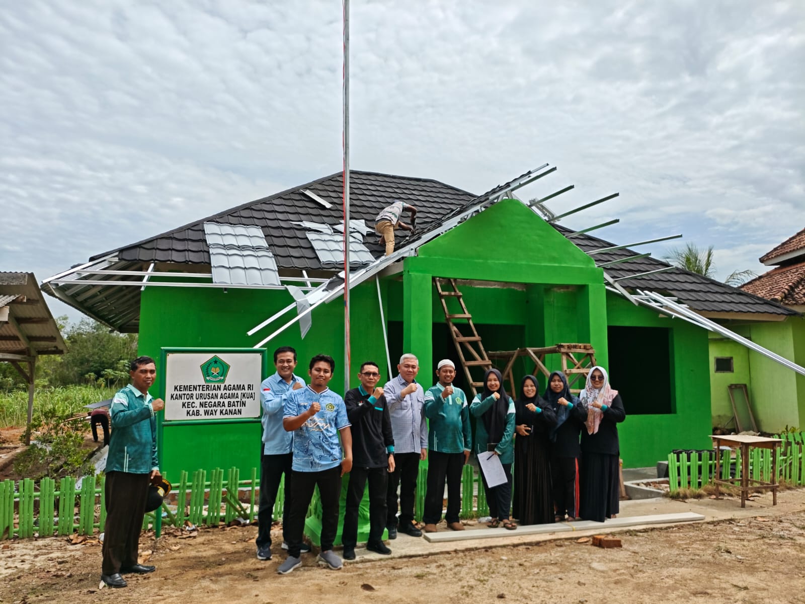 Kabid Urais Kanwil Kemenag Provinsi Lampung Tinjau Rehab Gedung KUA Negara Batin