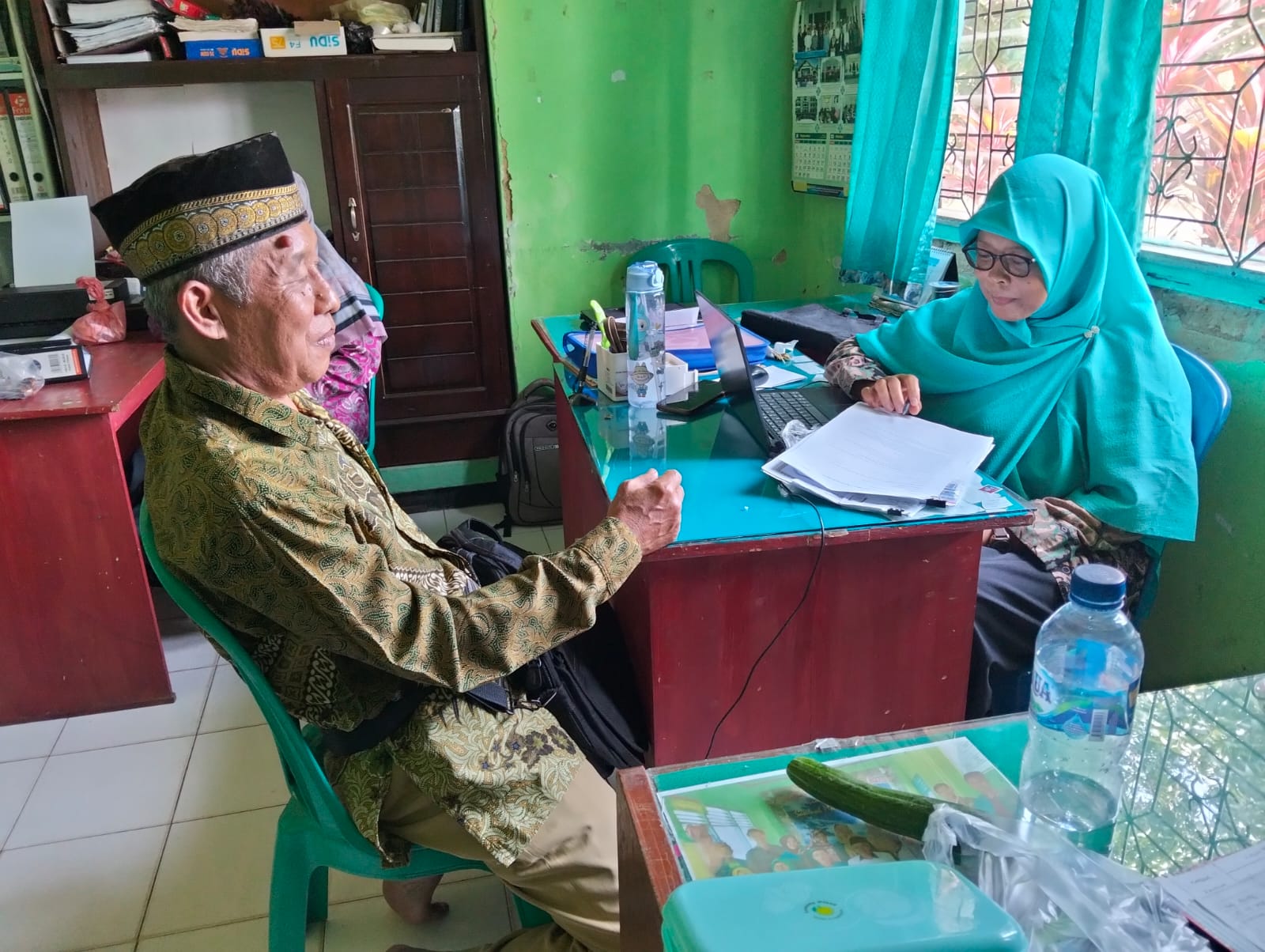 Penyuluh Agama Islam Berikan Layanan Konsultasi Dokumen Nikah di KUA Buay Bahuga