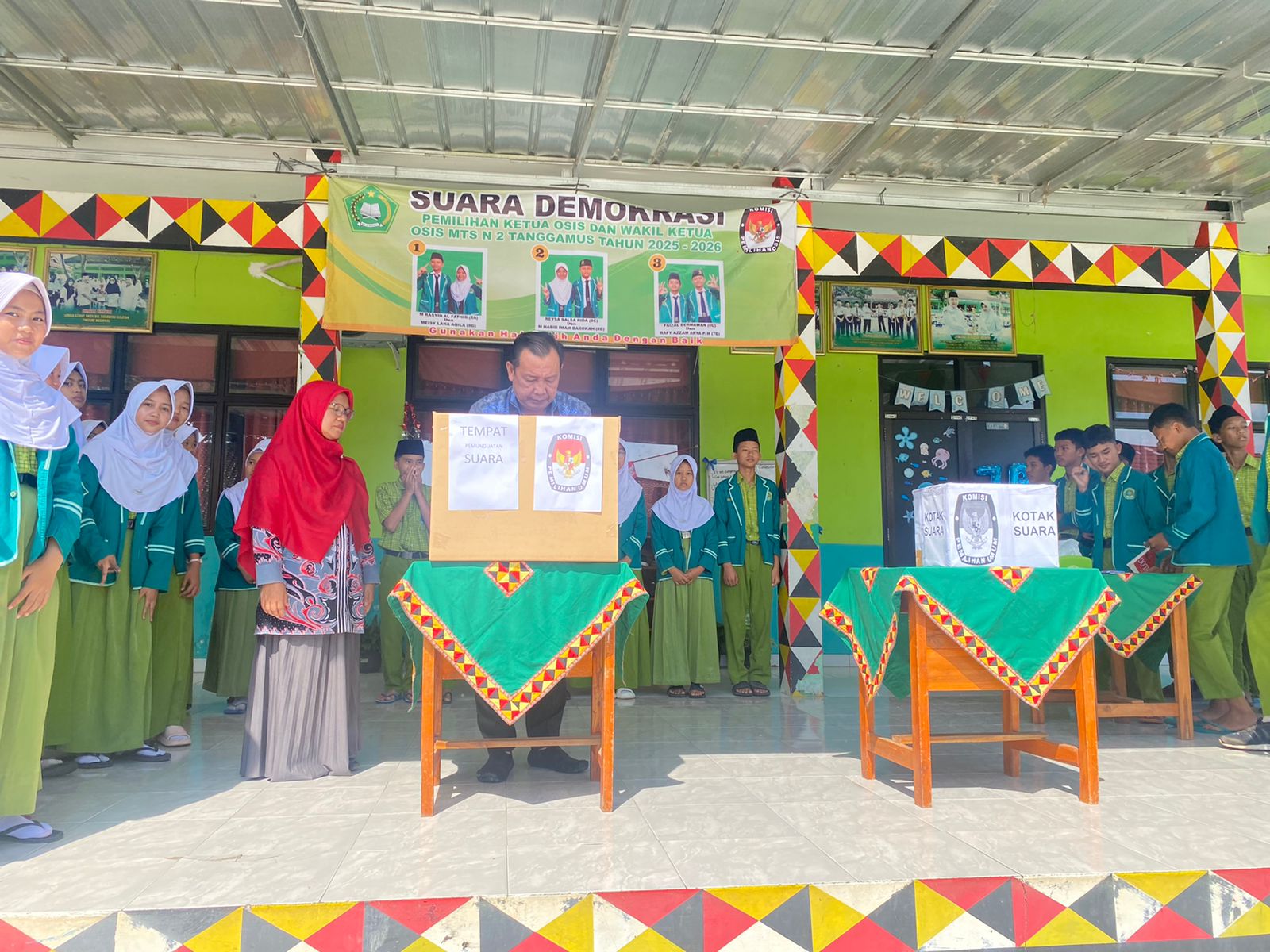 Wujudkan Demokrasi Sejak Dini, MTsN 2 Tanggamus Laksanakan Pemilihan Ketua dan Wakil Ketua OSIS