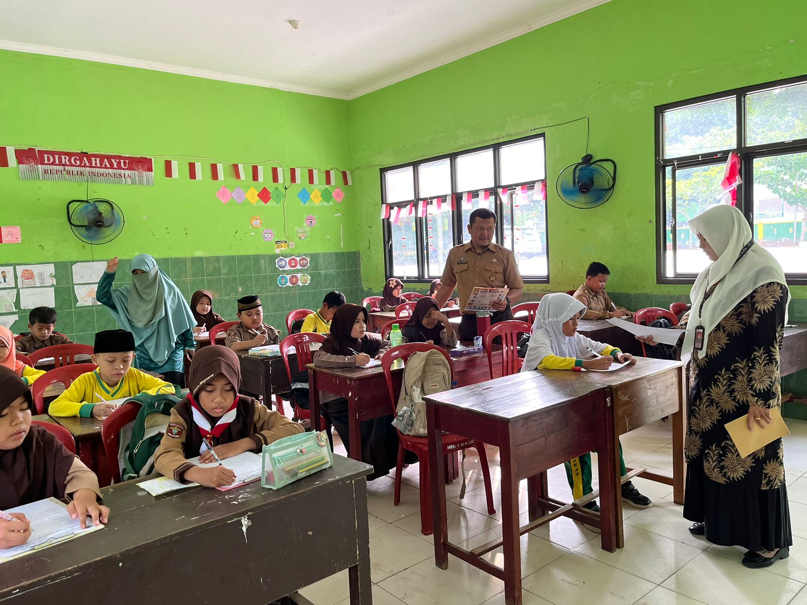 Hari Keempat STS Ganjil MIN 1 Way Kanan, Siswa Fokus dan Tertib Dalam Ujian