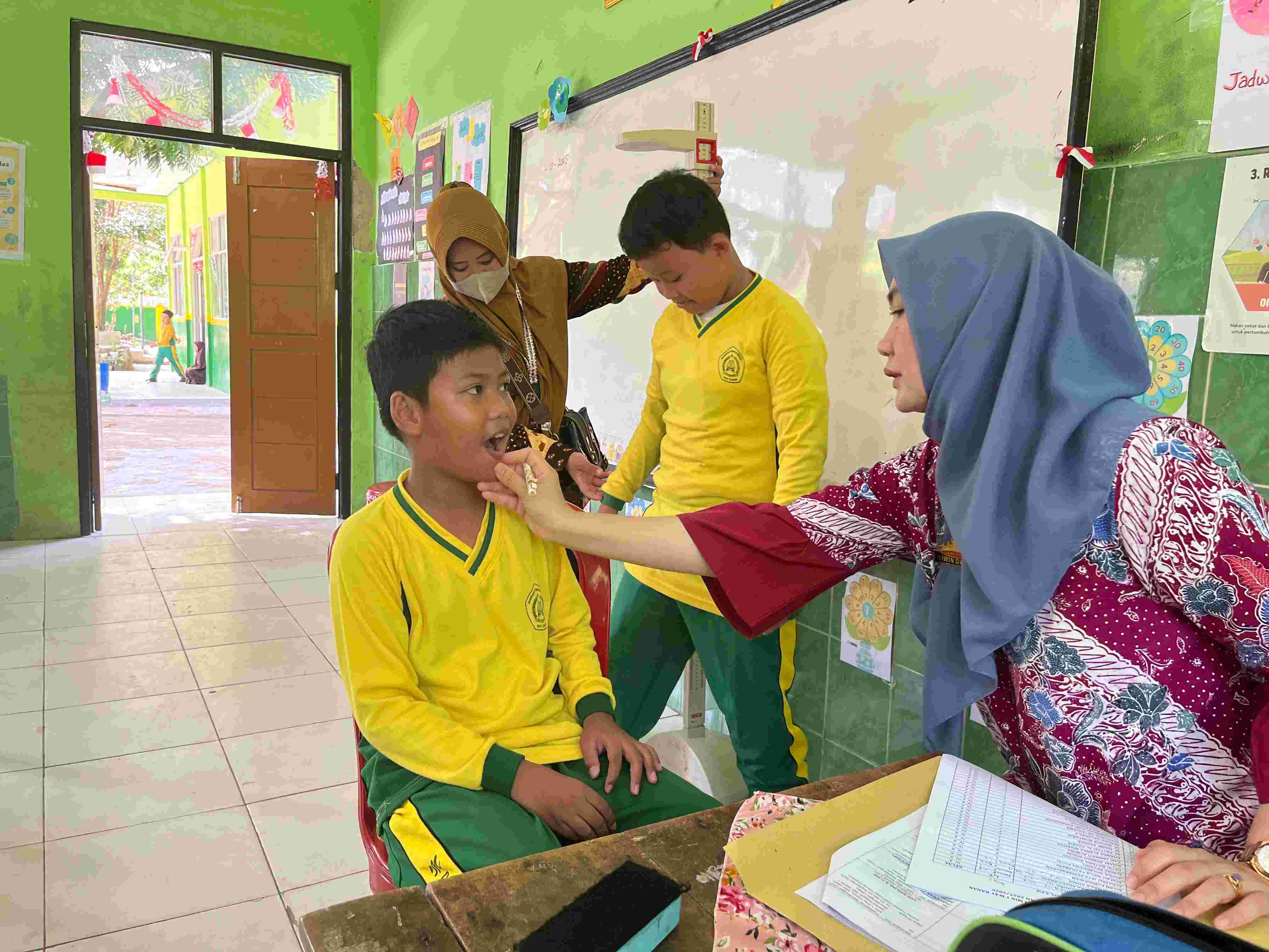 MIN 1 Way Kanan dan Puskesmas Blambangan Umpu Bersinergi untuk Kesehatan Siswa