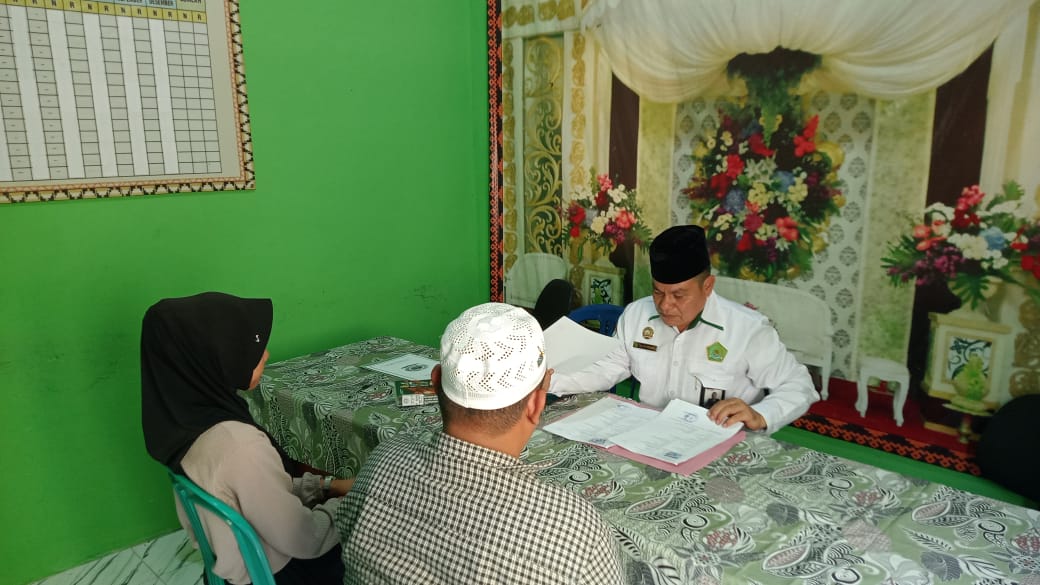Tertib Administrasi, Suci Akadnya: Penghulu KUA Negeri Besar Pastikan Keabsahan Data Calon Pengantin
