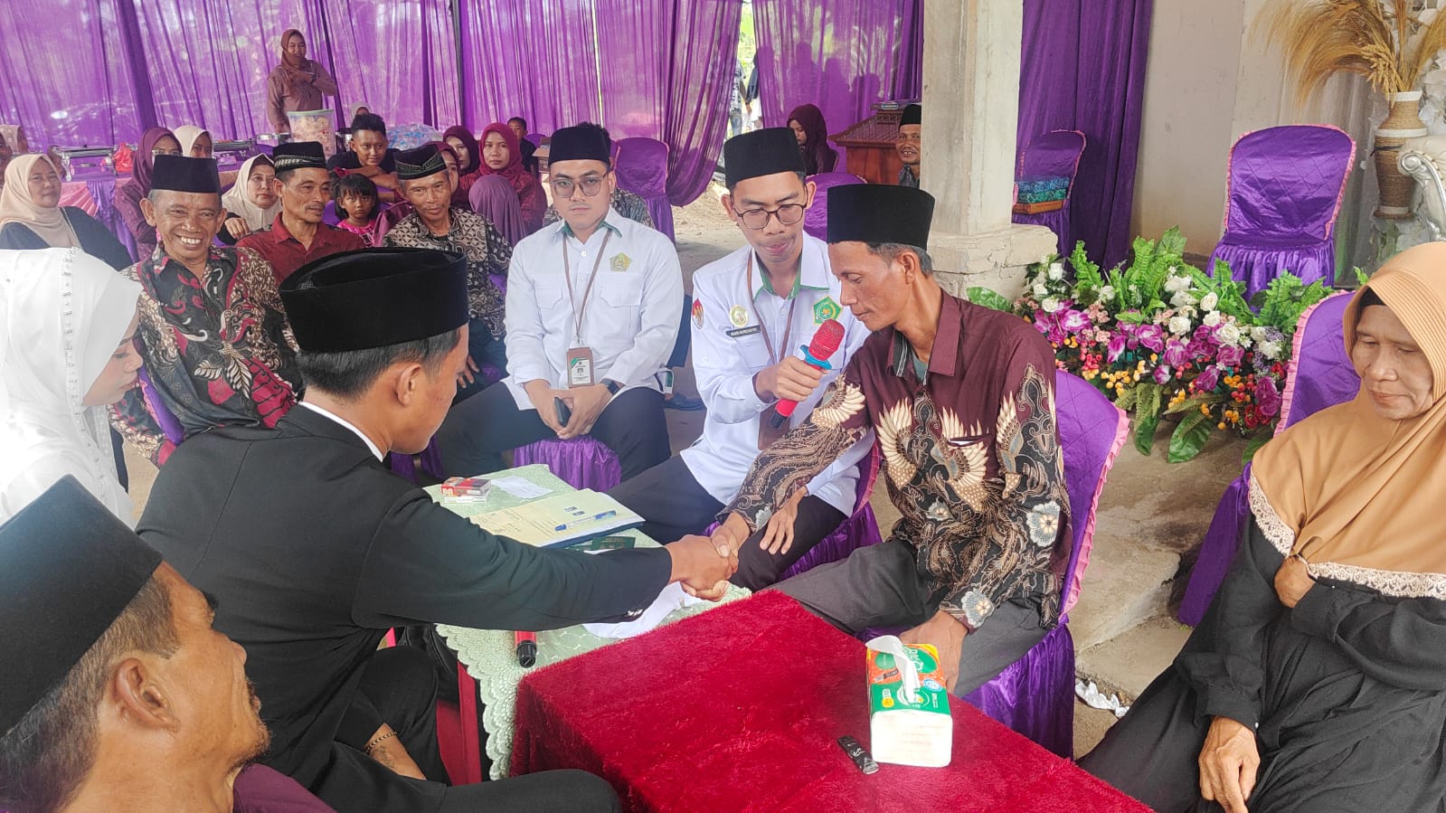 Kata Menyatu dalam Ijab, Doa Mengalun di Langit Iman: Penghulu KUA Negeri Besar Sampaikan Khutbah Nikah di Kampung Tanjung Mas