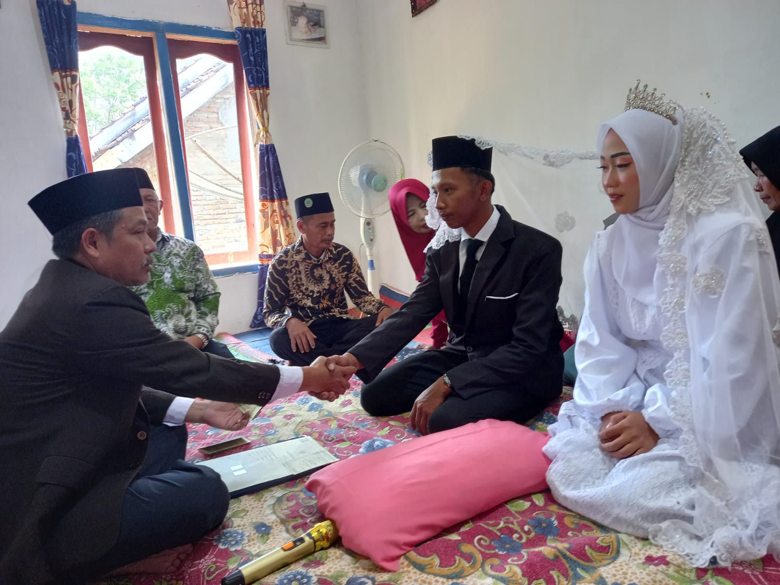 Menebar Nilai Sakinah dari Mimbar Akad: Plt. Kepala KUA Negeri Besar Sampaikan Khutbah Nikah di Kampung Pagar Iman