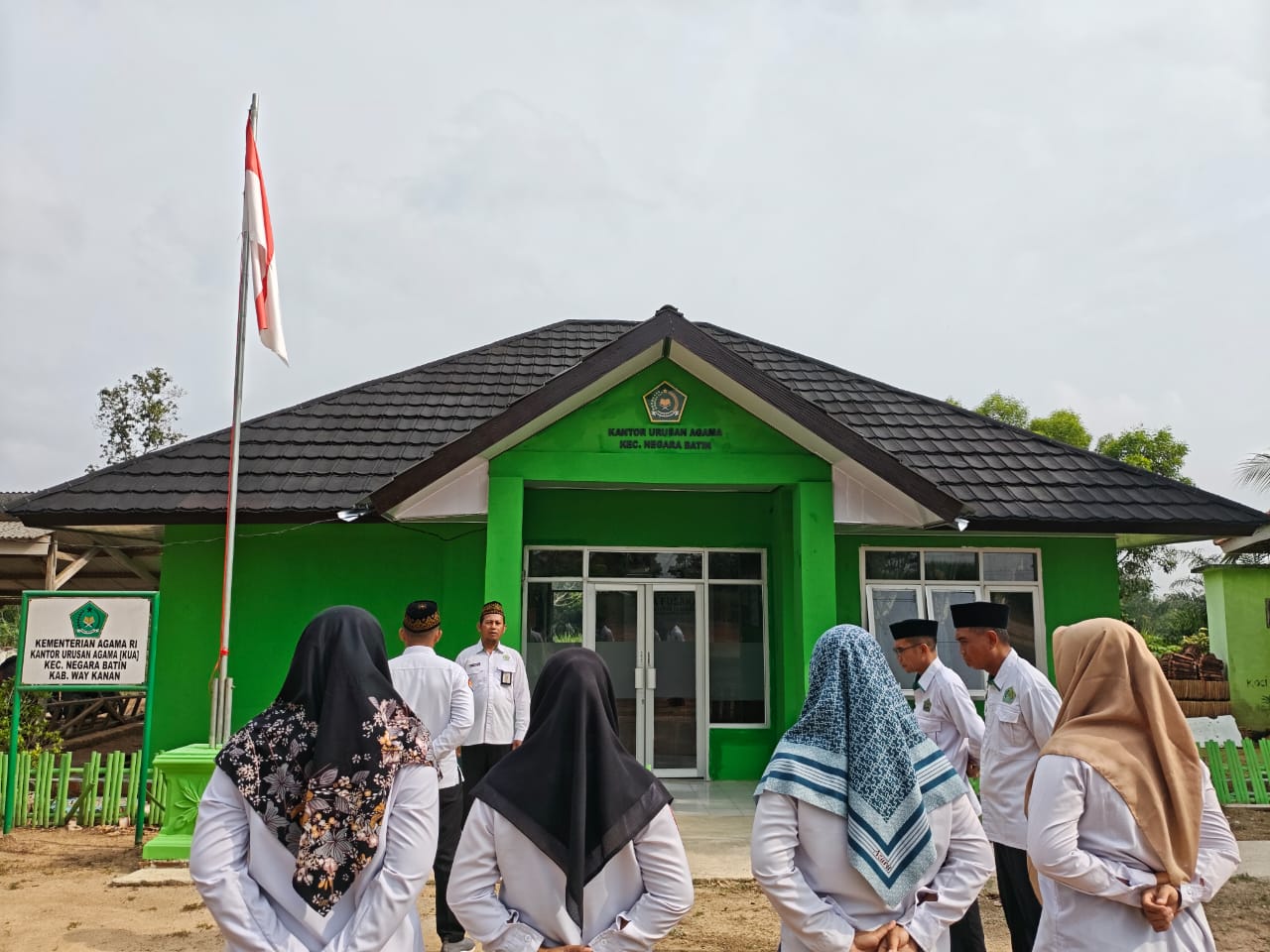 KUA Negara Batin Lakukan Apel Senin Pagi sebagai Momentum Evaluasi dan Motivasi