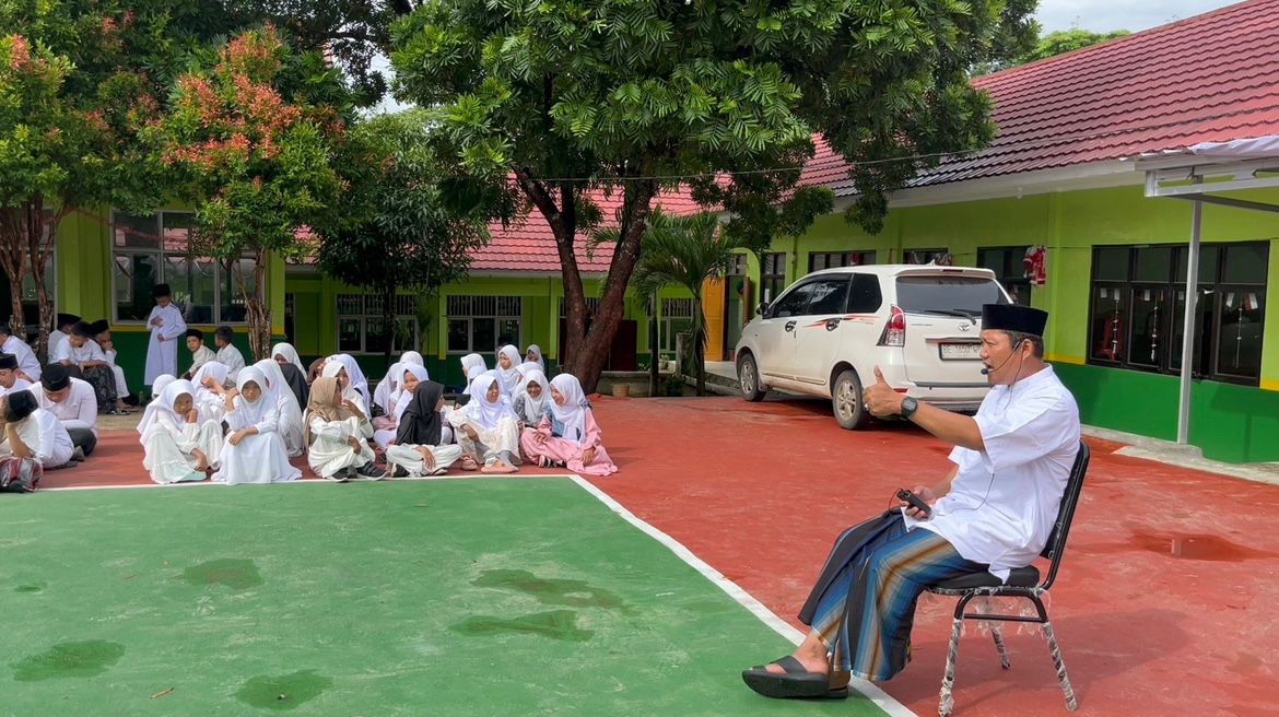 Tausiyah dan Pembagian Trofi: Rangkaian Kegiatan Hari Santri Nasional 2025 di MIN 1 Way Kanan
