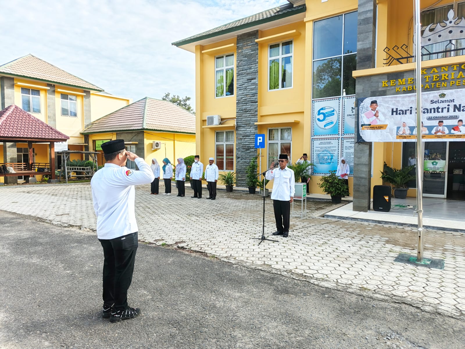 Kemenag Pesawaran Gelar Apel Pagi Rutin, Kepala Kantor Tekankan Disiplin dan Apresiasi Kehadiran ASN