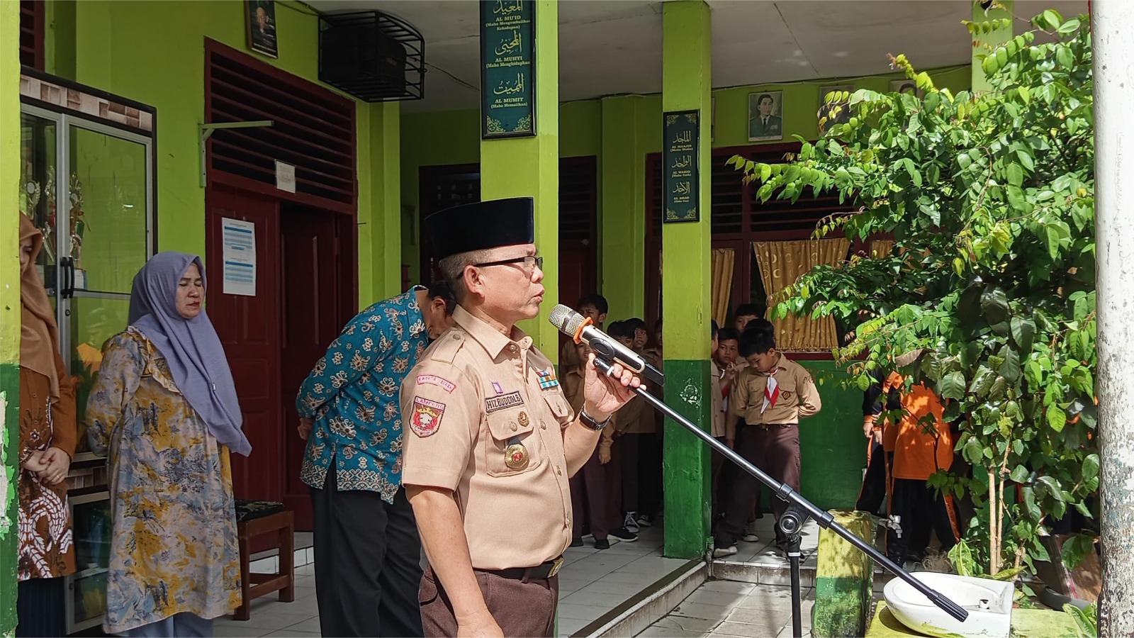 Hizbuddin Burmelli, Tekankan Setiap Siswa Memiliki Prestasi