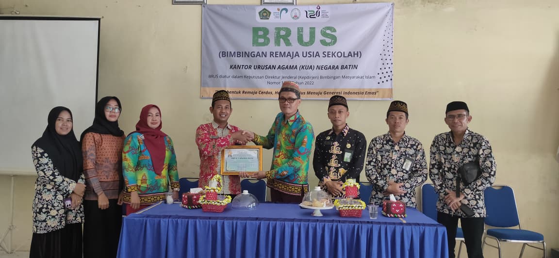 KUA Negara Batin Ajak KUA Pakuan Ratu Tanamkan Nilai Moral Lewat Kegiatan BRUS di SMP Negeri 1 Negara Batin