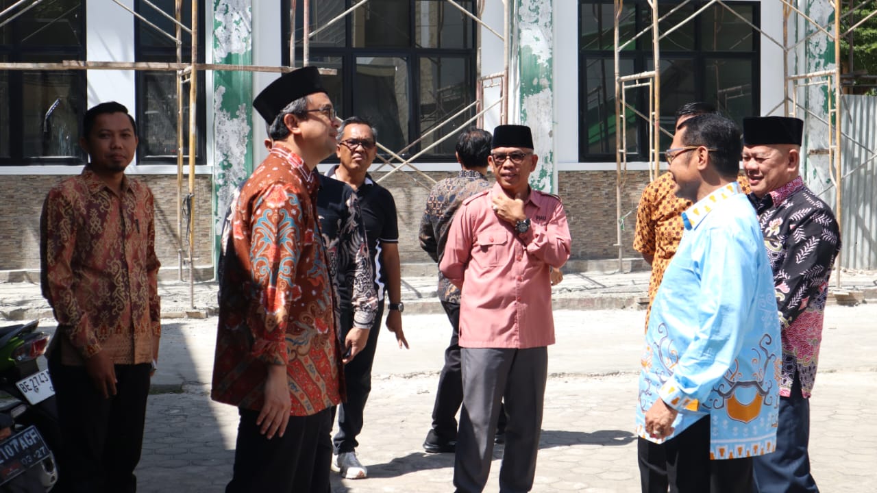 Kepala Biro Perencanaan Kemenag RI Tinjau Progres Perbaikan Gedung Baru Kemenag Kota Bandar Lampung