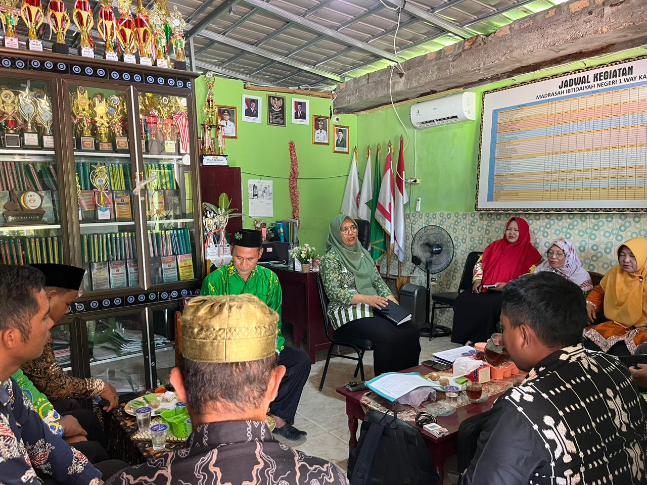 Rapat Koordinasi KKM MIN 1 Way Kanan: Persiapan Instrumen Penilaian Kinerja Kepala Madrasah