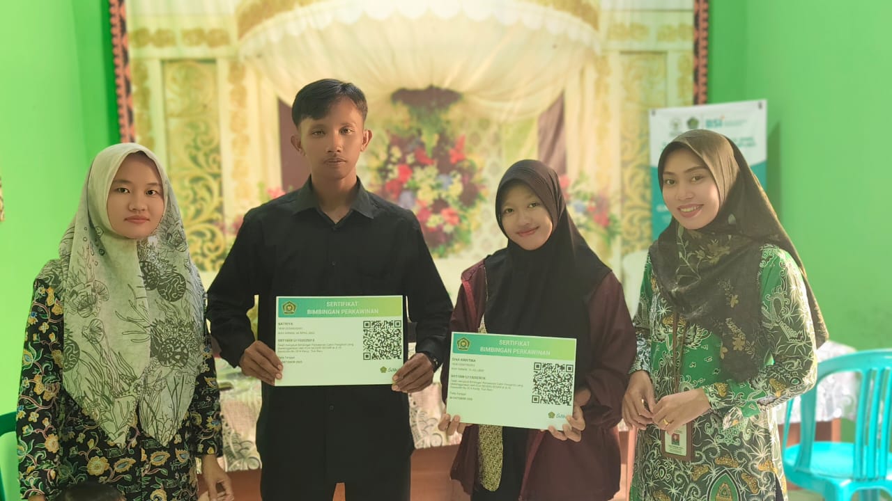 Penyuluh Agama Islam KUA Negeri Besar Teguhkan Komitmen Catin Lewat Penyerahan Sertifikat Bimwin