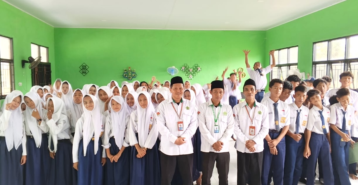 Penyuluh Agama Islam Mesuji Timur Gelar Penyuluhan CERIA di SMPN 08 Mesuji