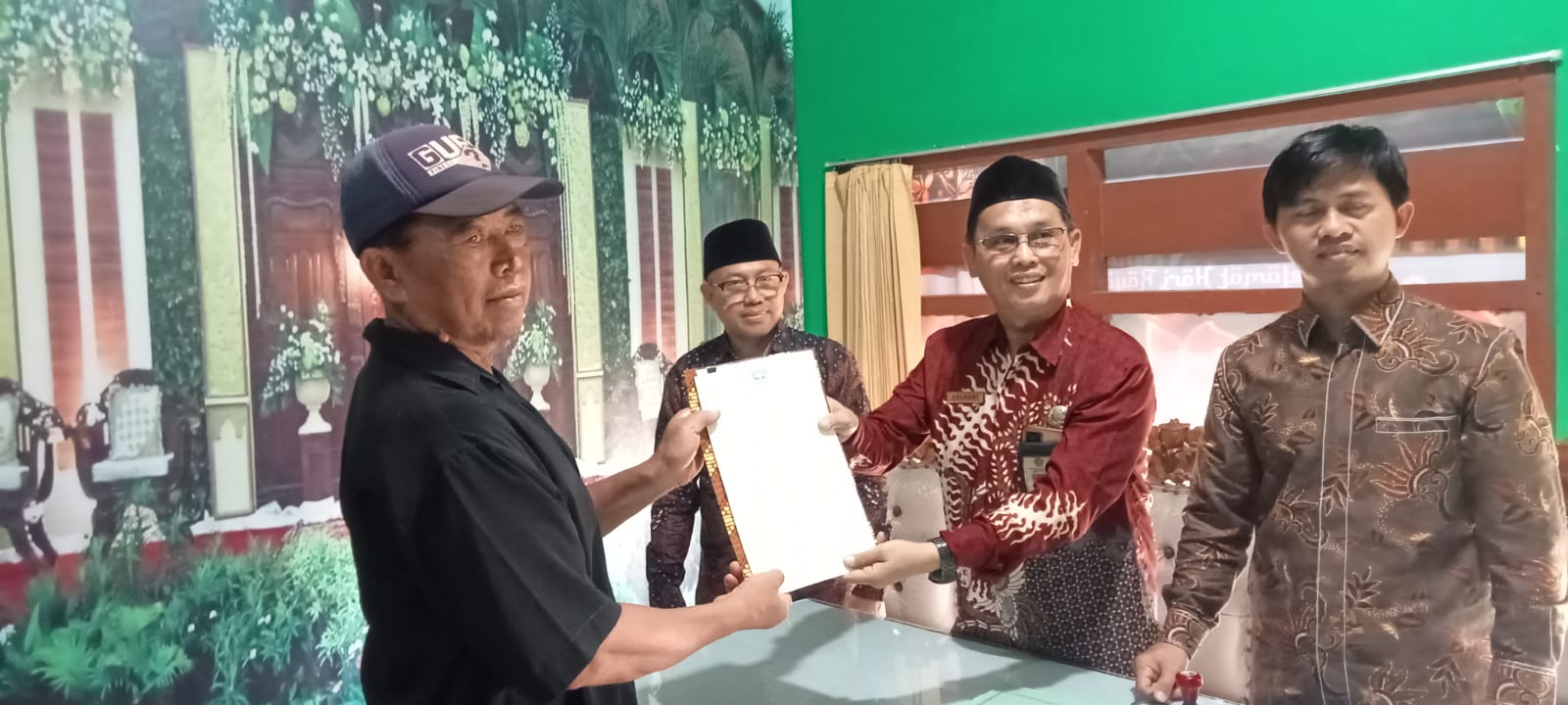 KUA Bumi Waras Selenggarakan Ikrar Wakaf Menggunakan Aplikasi E-AIW