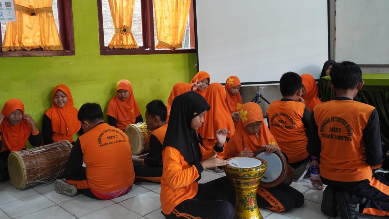 Irama Marawis Hidupkan Suasana Kelas 6A, Belajar Musik Jadi Lebih Menyenangkan