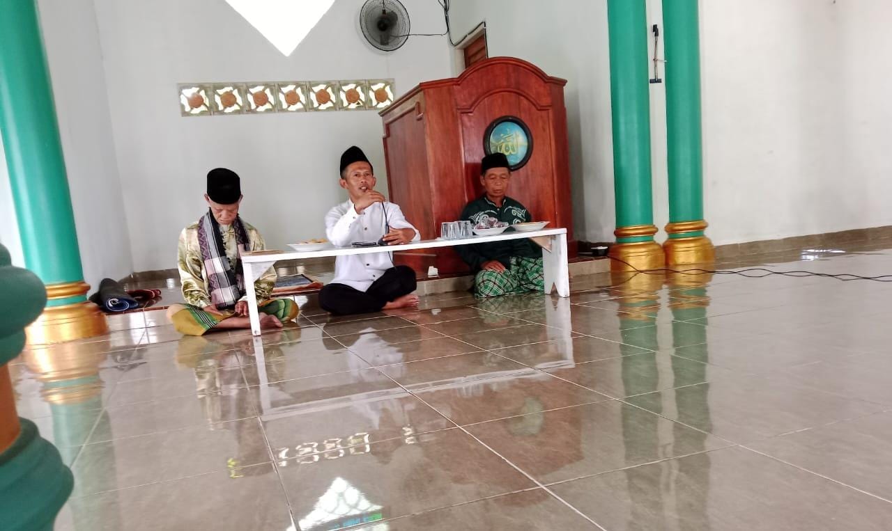 Penyuluh Agama KUA Blambangan Umpu Sampaikan Nilai-Nilai Kepahlawanan di MT Miftahul Jannah