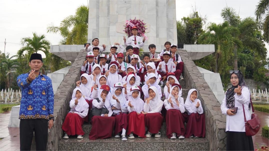 Semangat Juang Tak Pernah Padam, MIN 1 Bandar Lampung Hidupkan Nilai Kepahlawanan Lewat Upacara, Ziarah, dan Lomba Hari Pahlawan