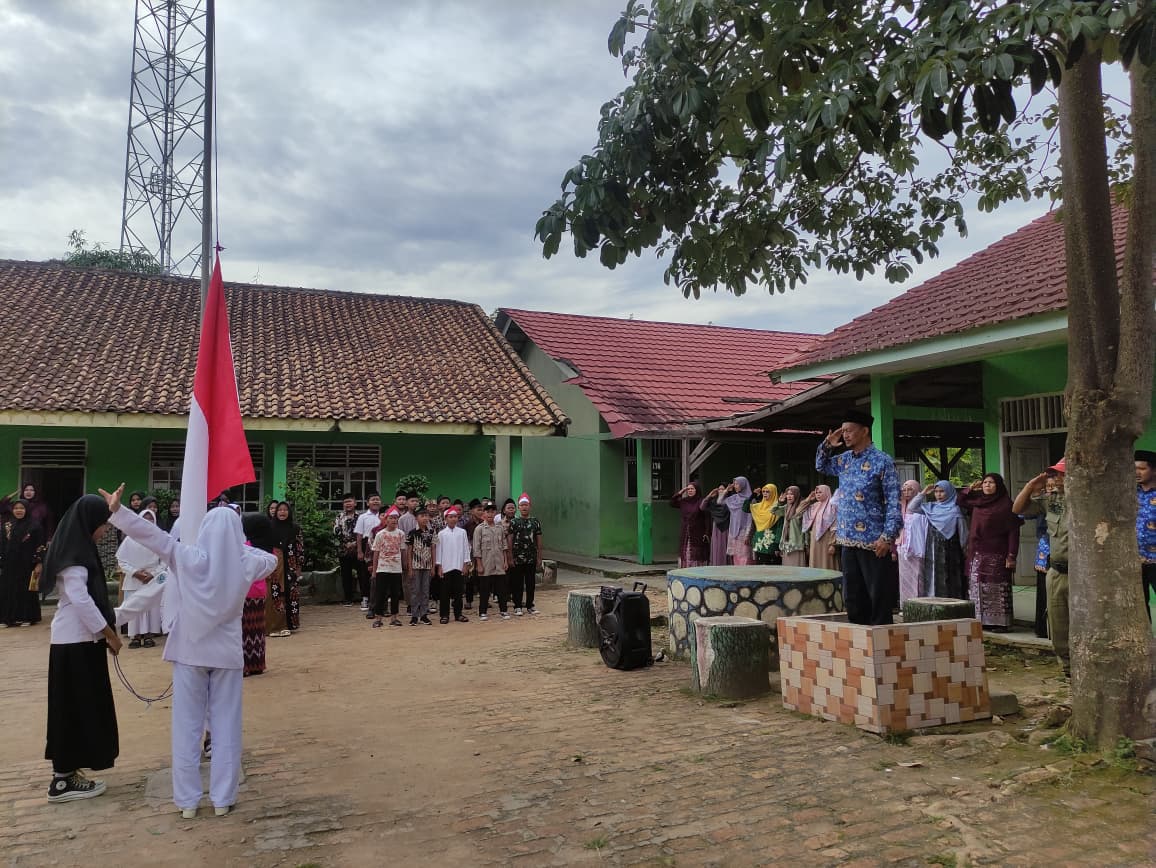 Pahlawan Masa Kini Dikobarkan di Lapangan MIN 4 Way Kanan
