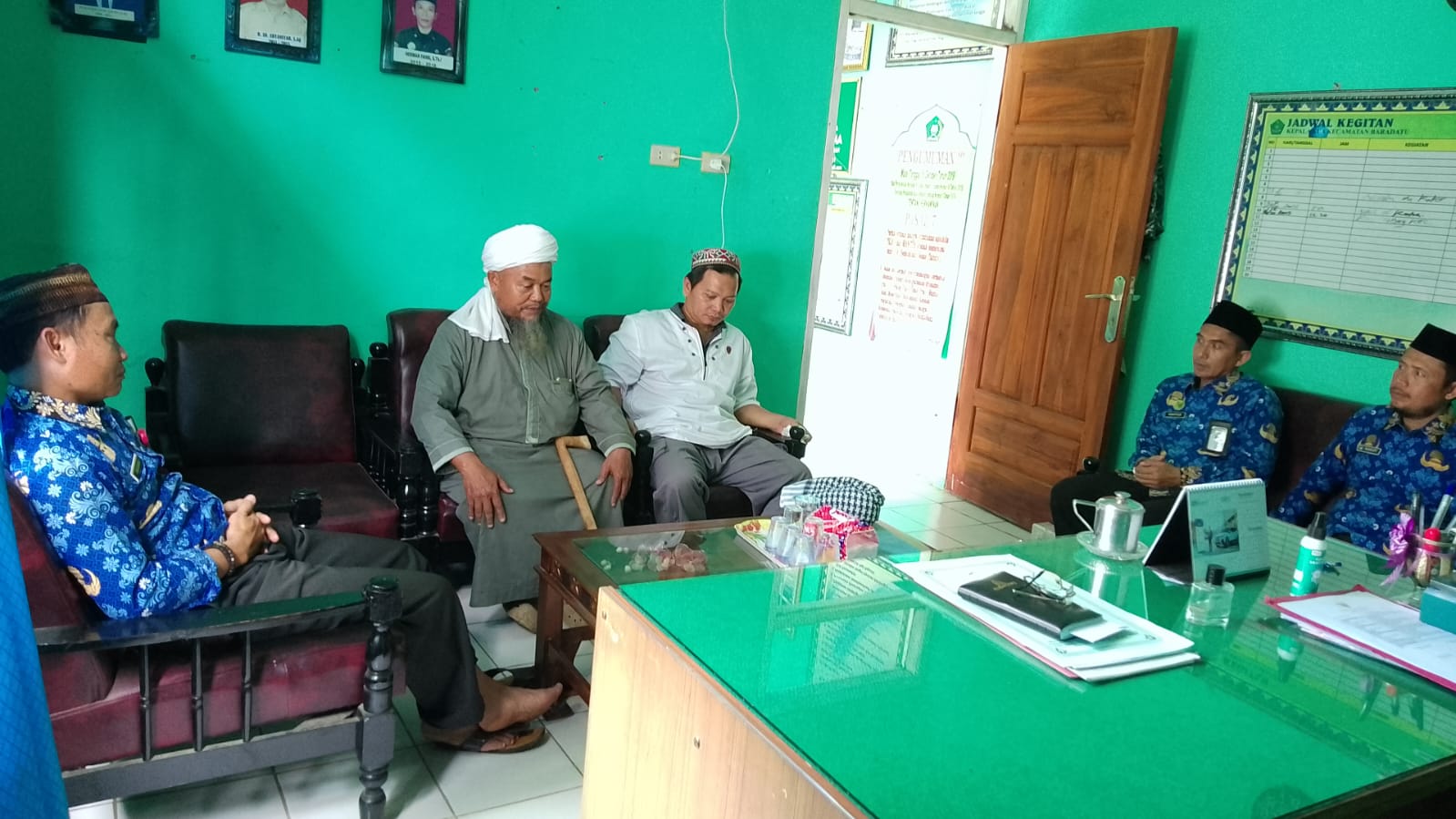 Silaturahmi Tokoh Agama di Kantor KUA Baradatu