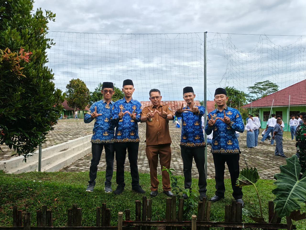 KUA Negeri Agung dan USPIKA Gelar Upacara Hari Pahlawan 2025: Kobarkan Semangat Juang di Tengah Pengabdian