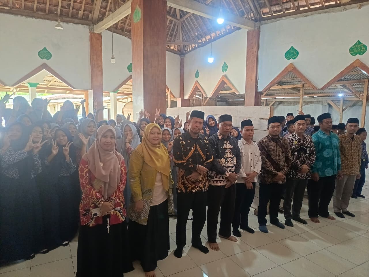 Penyuluh & Penghulu KUA Baradatu Bersinergi Bangkitkan Semangat dan Kesadaran Santri akan Pentingnya Pendidikan Agama dan Karakter