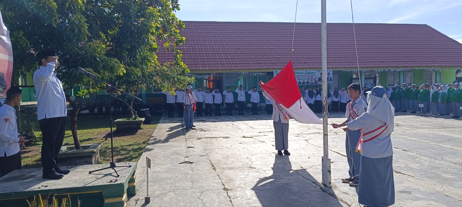 Bertindak Selaku Pembina Upacara di MAN 1 Way Kanan, Kakankemenag Tekankan Pentingnya Disiplin dan Manajemen Waktu