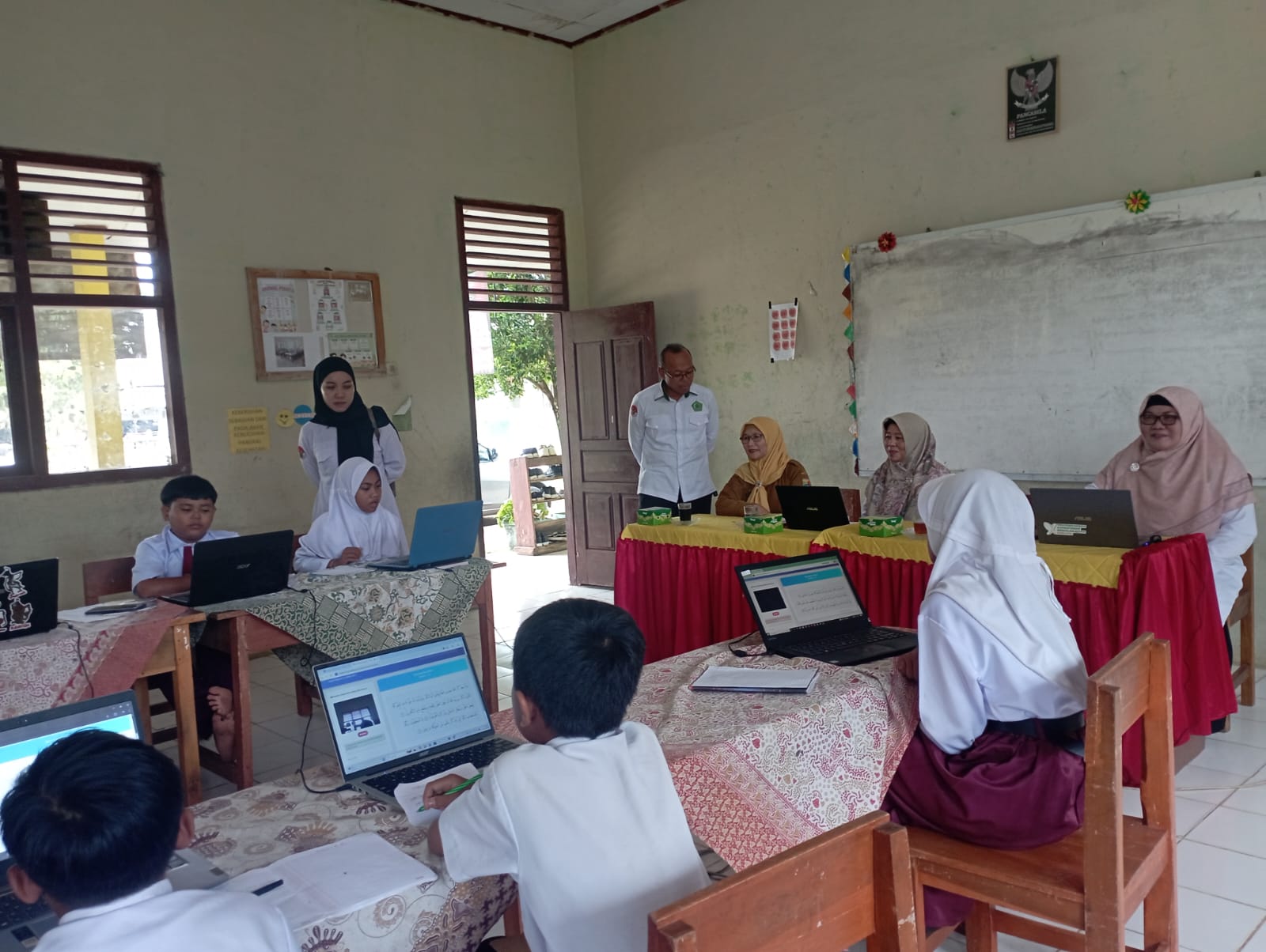 Pelaksana PAPKI Kemenag Tanggamus Pantau ANLDB di SDN 2 Gunungmeraksa
