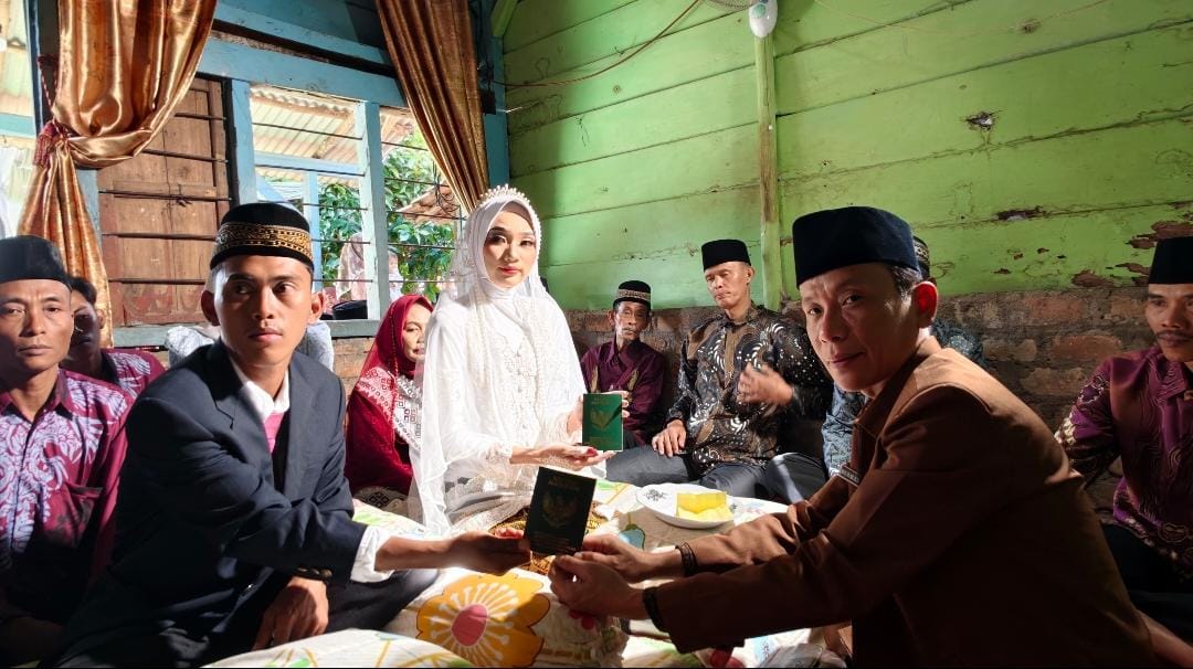 Momen ijab kabul Purwanto dan Fitri di Way Kanan, bangun rumah tangga berlandas iman
