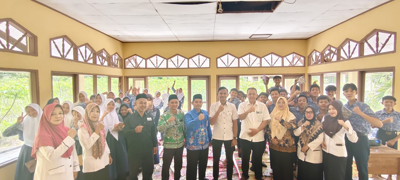 Hari Guru Bukan Sekadar Seremonial: KUA Pakuan Ratu Gelar Bimbingan Remaja untuk Cetak Generasi Tangguh di SMPN 2 Pakuan Ratu