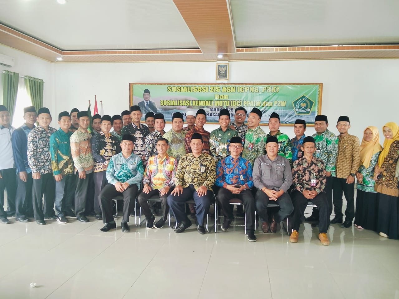 Penyuluh Agama KUA Kasui Ikuti Sosialisasi ZIS ASN dan Kendali Mutu (QC) PPAIW-PZW Tahun 2025 di Kemenag Way Kanan