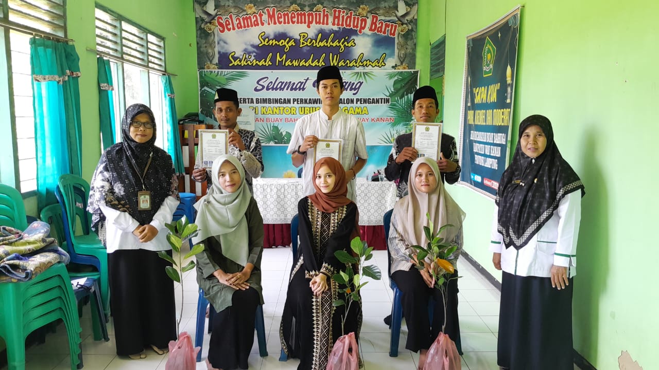 KUA Buay Bahuga Bagikan Bibit Pohon kepada Catin sebagai Edukasi Lingkungan dan Makna Kehidupan