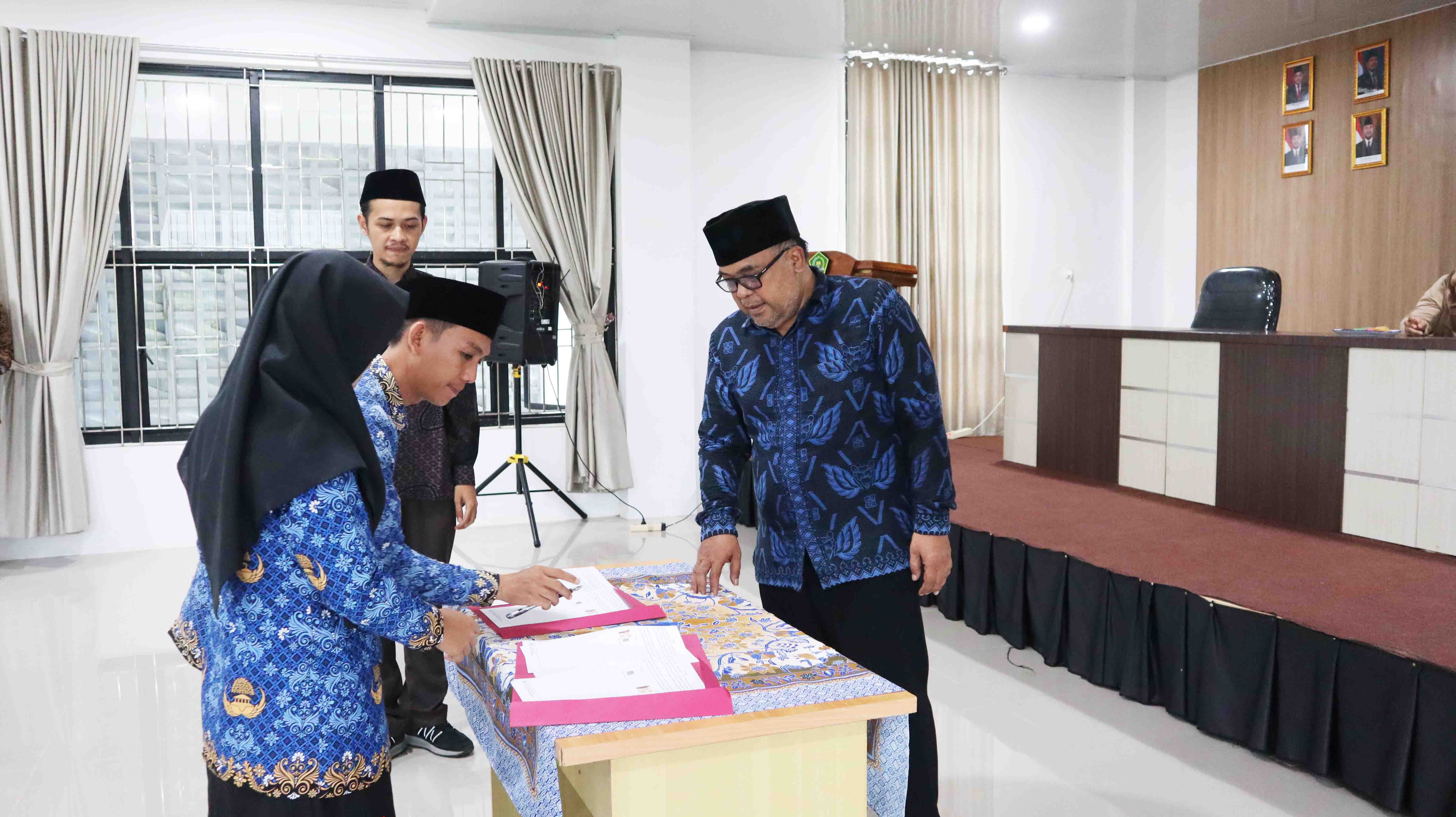 Kemenag Pesisir Barat Laksanakan Penandatanganan Perjanjian Kinerja PPPK Paruh Waktu Tahun Anggaran 2024