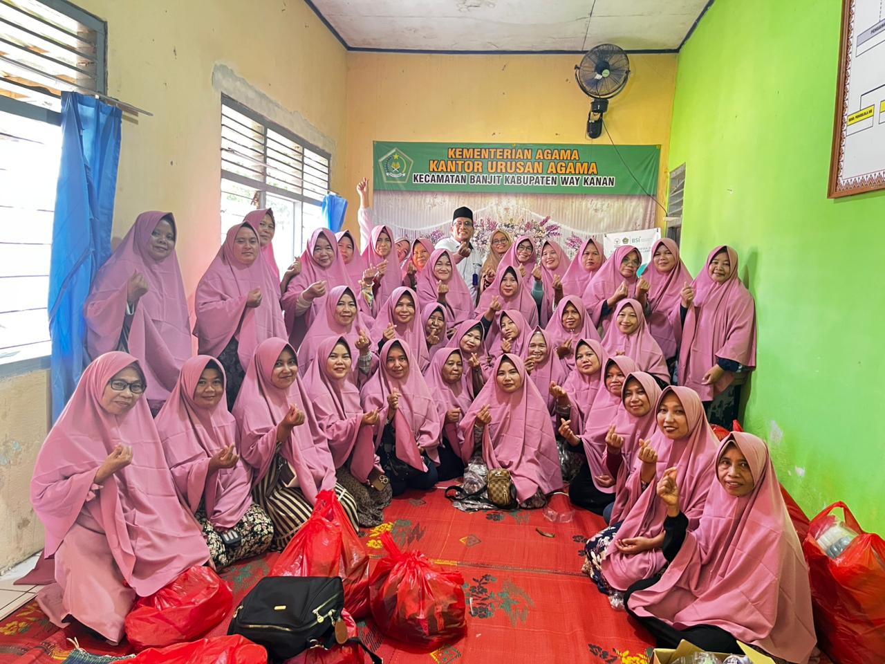 Majelis Taklim PERMATA Gelar Rapat Pengajian Rutin Bulanan di KUA Banjit, Kepala KUA Berikan Pembinaan