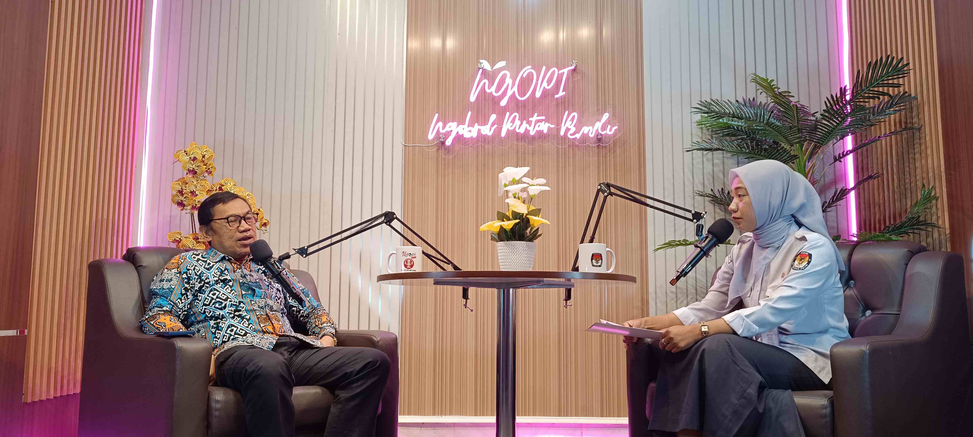 Kakankemenag Masir Ibrahim Berikan Edukasi Bahaya Politik Identitas Keagamaan dalam Podcast KPU Way Kanan