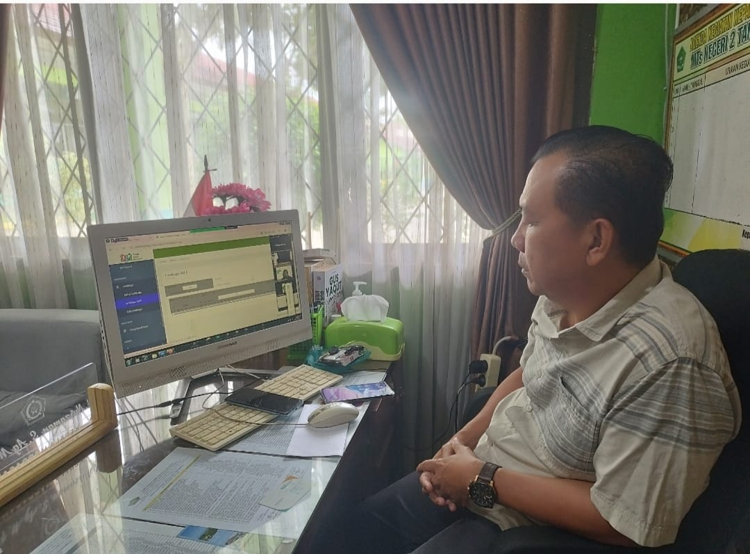 Kepala MTsN 2 Tanggamus Ikuti Zoom Meeting Review and Design on Islamic Education