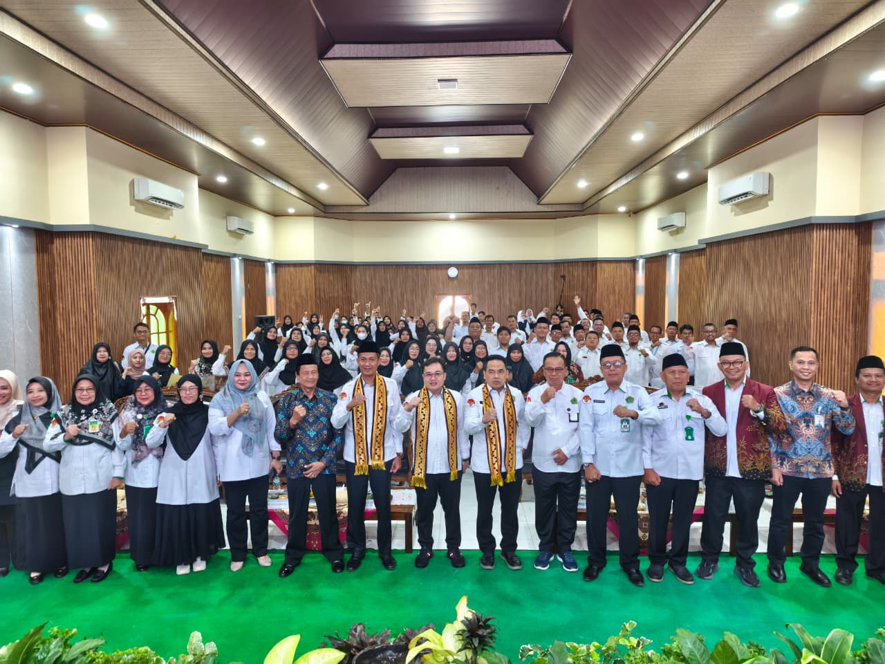 Membangun Generasi dengan Cinta: Kakanwil Zulkarnain Buka Implementasi KBC dan Resmikan Asrama MAN 1 Metro