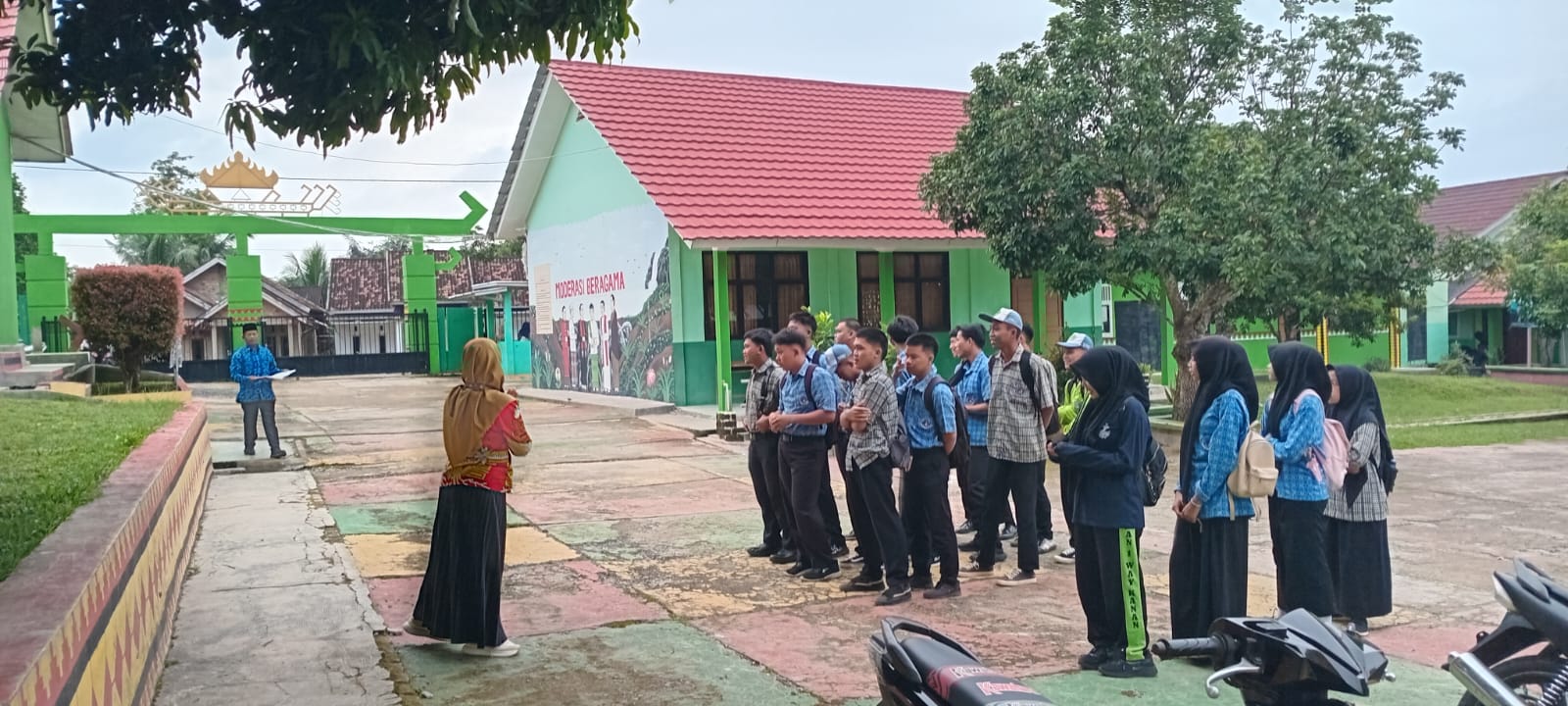 Mendisiplinkan Tanpa Menghukum: Pendekatan Edukatif MAN 1 Way Kanan terhadap Siswa Terlambat