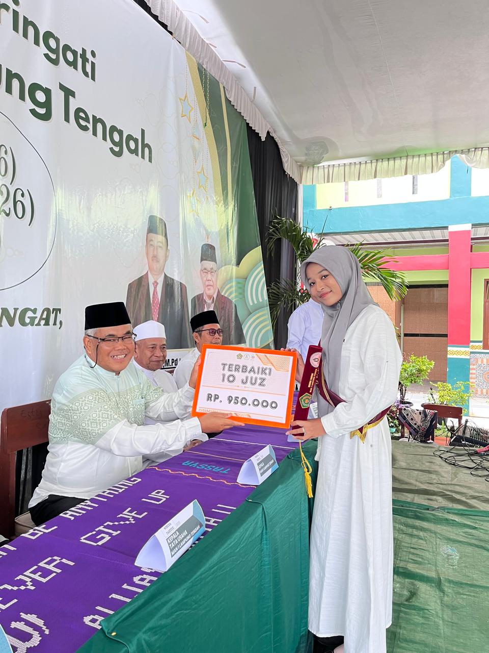 Gema Al-Qur'an di Tengah Rintik Hujan: MAN 1 Lampung Tengah Sukses Wisuda 110 Tahfidzul Qur'an