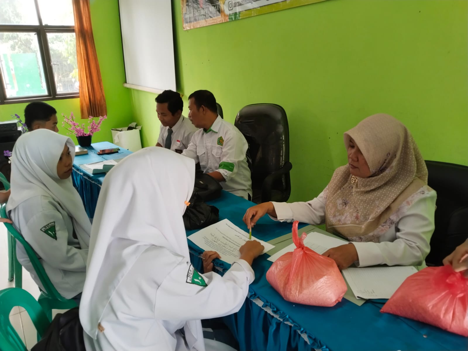 Penguatan Nilai Kepedulian Sosial Melalui Kegiatan Pembayaran Zakat Fitrah di MAN 1 Way Kanan