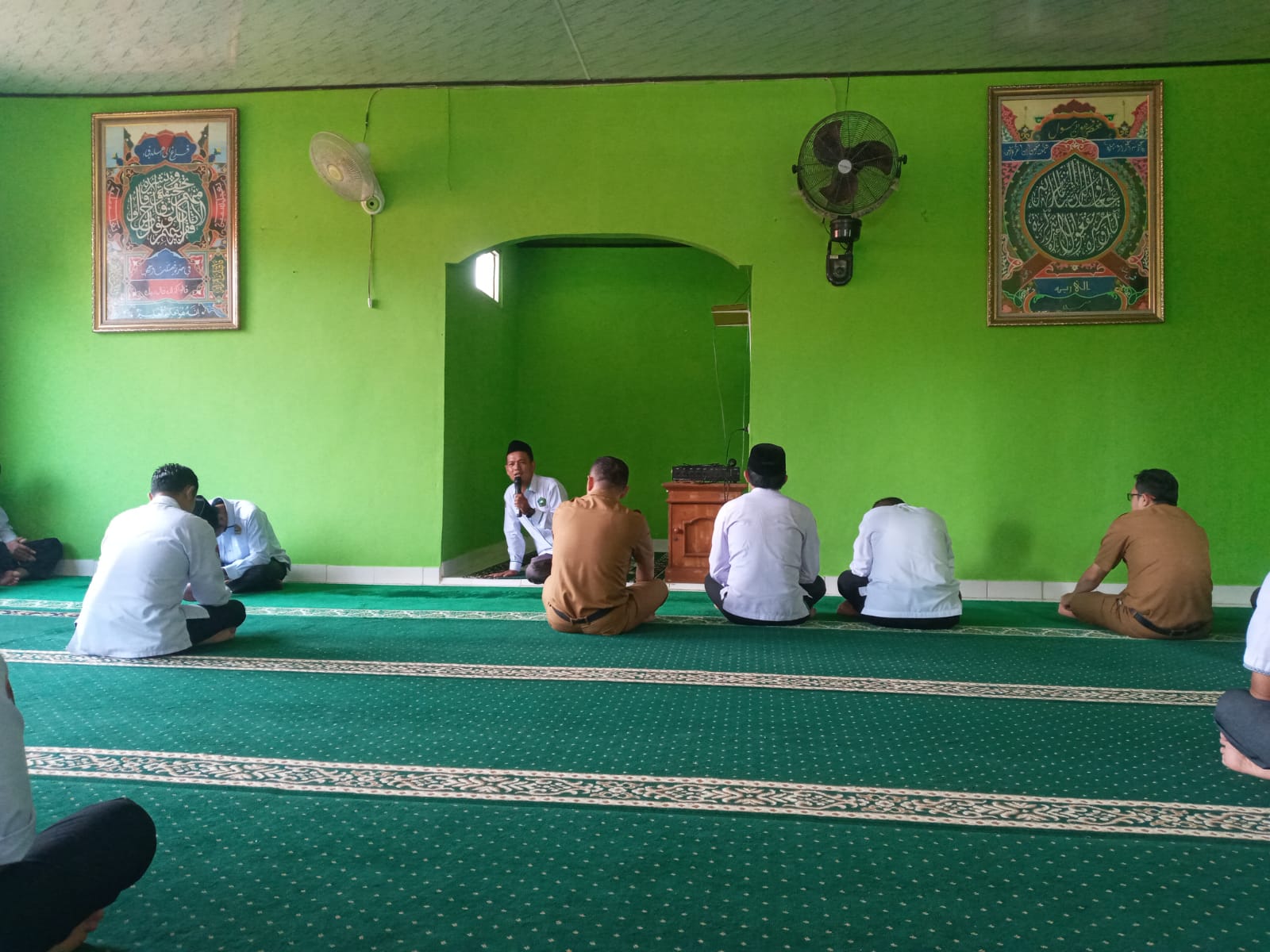 Kajian Rutin Ramadhan, Penyuluh KUA Kotaagung Barat Ajak Perbanyak Membaca Al-Qur’an