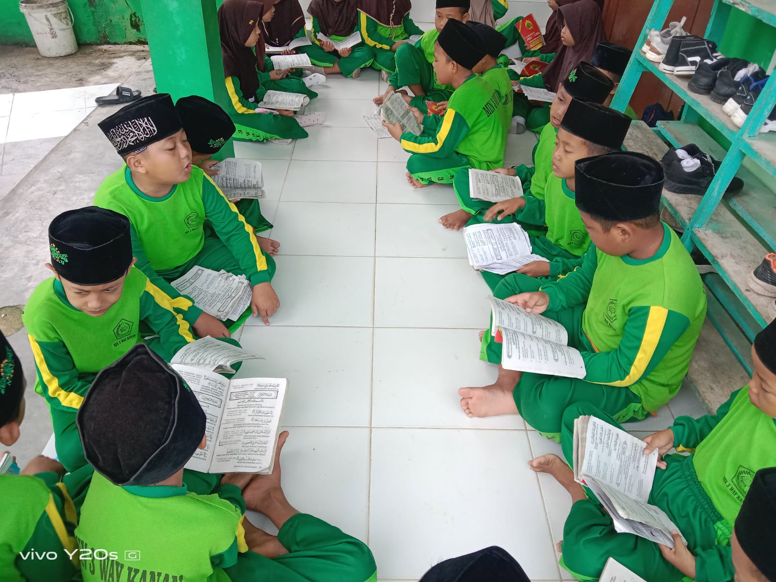 Um’at Religius di MIN 3 Way Kanan: Siswa Rutin Tadarus Bersama
